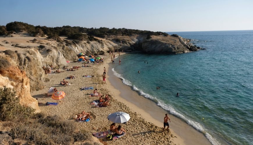 Alyko Beach Naxos, Editorial